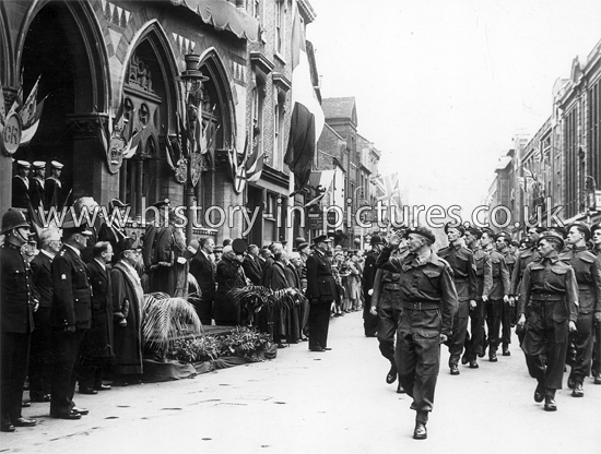 Soldiers on parade outside the Town Hall, Northampton. c.1940's
